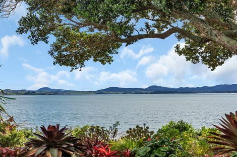 Photo of property in 22 Karoro Road, One Tree Point, 0118
