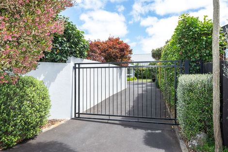 Photo of property in 10 Ladbrokes Place, Fendalton, Christchurch, 8052