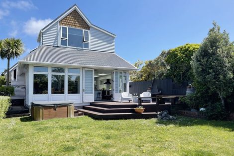 Photo of property in 27 Waru Street, Khandallah, Wellington, 6035