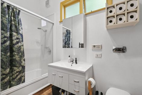 Photo of property in 6 Governor Road, Northland, Wellington, 6012