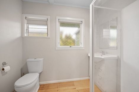 Photo of property in 2/619 Beach Road, Rothesay Bay, Auckland, 0630