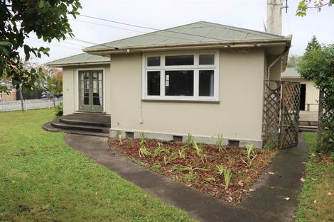 Photo of property in 27 Cambridge Terrace, Masterton, 5810