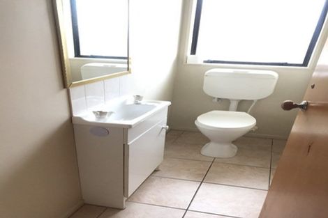 Photo of property in 1 Bass Street, West Harbour, Auckland, 0618