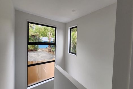 Photo of property in 17 Tokai Place, Glen Eden, 0602