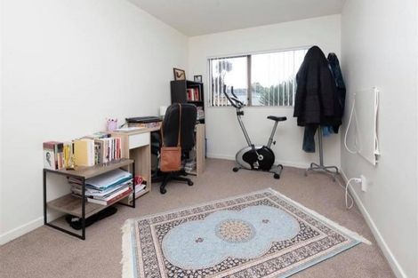 Photo of property in 9 Darren Crescent, Half Moon Bay, Auckland, 2012
