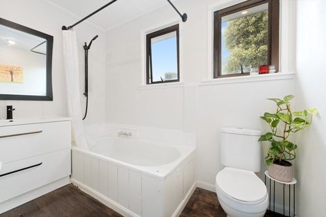 Photo of property in 37 Pomaria Road, Henderson, Auckland, 0610