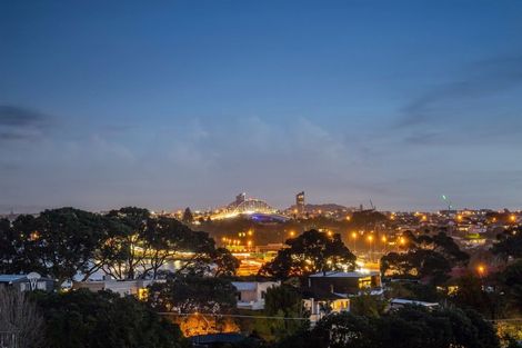 Photo of property in 3/72 Sylvan Avenue, Northcote, Auckland, 0627