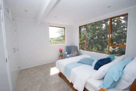 Photo of property in 4 Hollyhock Place, Browns Bay, Auckland, 0630