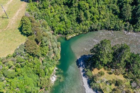 Photo of property in 2096 State Highway 2, Mount Bruce, Opaki, 5881