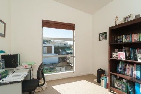 Photo of property in 3 Tiketike Way, Brooklyn, Wellington, 6021