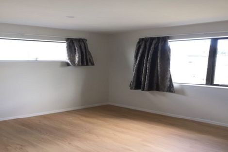 Photo of property in 5a Murray Road, Te Atatu Peninsula, Auckland, 0610