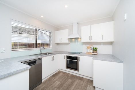 Photo of property in 60 Hillcrest Drive, Kelvin Grove, Palmerston North, 4414