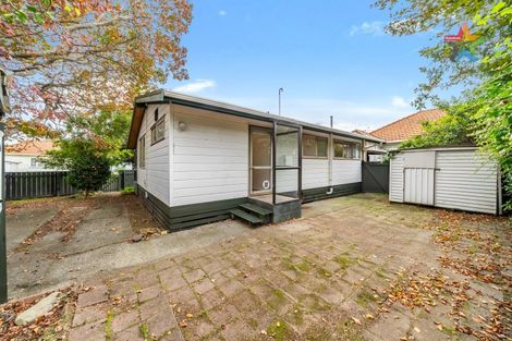 Photo of property in 106 Cambridge Terrace, Fairfield, Lower Hutt, 5011