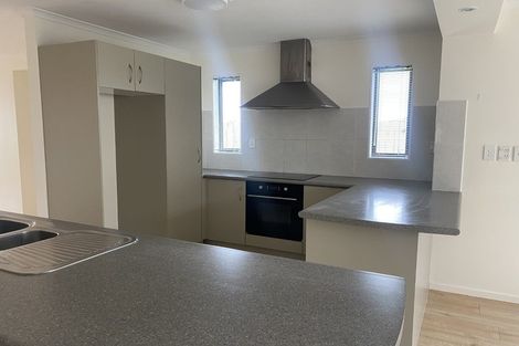 Photo of property in 85 Keri Vista Rise, Papakura, 2110