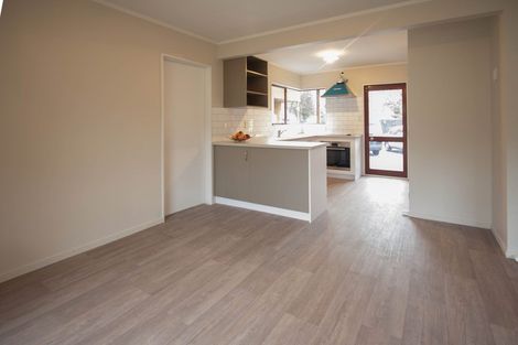 Photo of property in 2 Emmadale Lane, Hamilton East, Hamilton, 3216