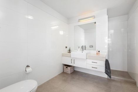 Photo of property in 9/48 Marine Parade, Mount Maunganui, 3116