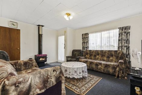 Photo of property in 76 Hindmarsh Street, Henderson, Auckland, 0612