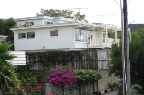 Photo of property in 2/9 Park Rise, Campbells Bay, Auckland, 0630
