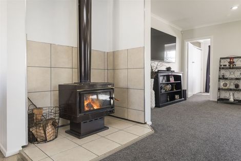 Photo of property in 14 Lewis Place, Highbury, Palmerston North, 4412