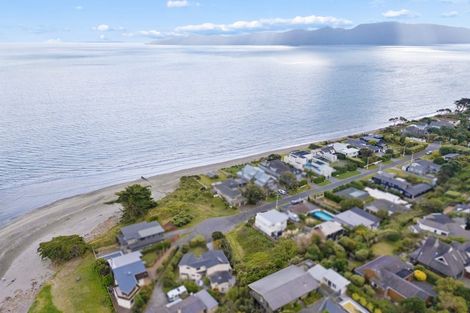 Photo of property in 19 Groves Road, Raumati Beach, Paraparaumu, 5032