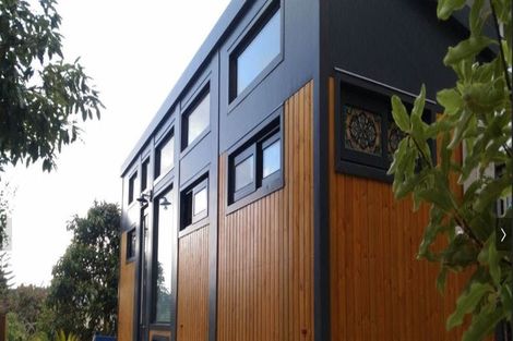 Photo of property in 70 Lauderdale Road, Birkdale, Auckland, 0626