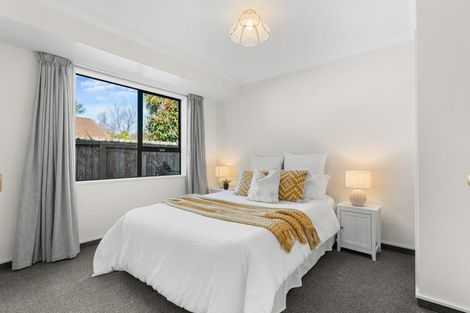 Photo of property in 32 Montclare Avenue, Avonhead, Christchurch, 8042