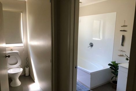 Photo of property in 15a Akehurst Avenue, New Lynn, Auckland, 0600