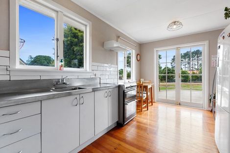 Photo of property in 16 Cumming Street, Okato, 4335