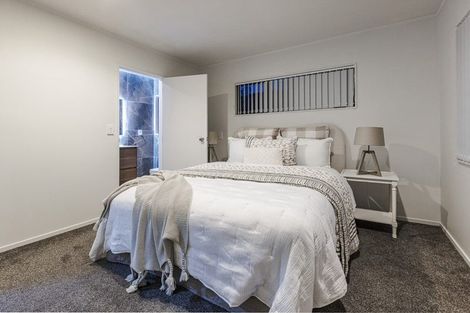 Photo of property in 12 Senator Drive, Manurewa, Auckland, 2105