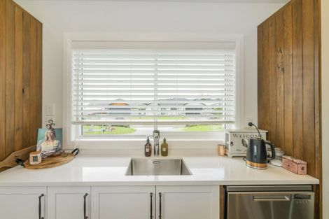 Photo of property in 5 Lady Jocelyn Place, Whitianga, 3510