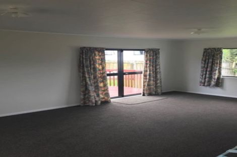 Photo of property in 1 Lowell Place, Massey, Auckland, 0614