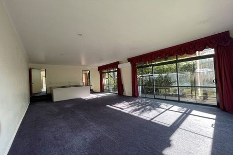 Photo of property in 9 Vinograd Drive, Te Atatu Peninsula, Auckland, 0610