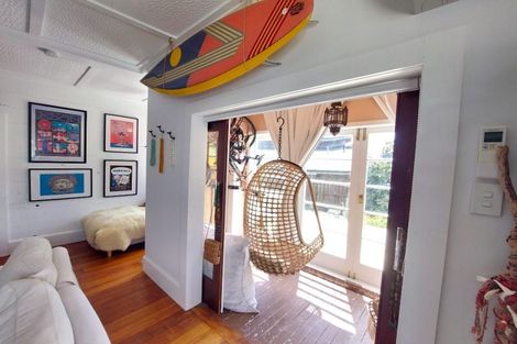 Photo of property in 20 Mcfarlane Street, Oakura, 4314