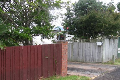 Photo of property in 2/51 Coronation Road, Hillcrest, Auckland, 0627