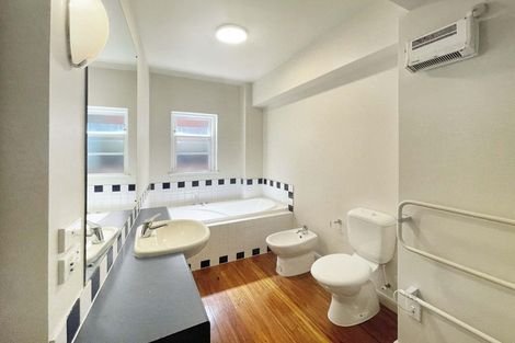 Photo of property in Olympus Flats, 280f1 Oriental Parade, Oriental Bay, Wellington, 6011