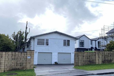 Photo of property in 62 Royal View Road, Te Atatu South, Auckland, 0610