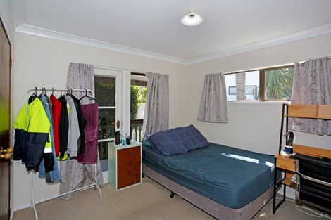 Photo of property in 26 Kingsclere Place, Goodwood Heights, Auckland, 2105