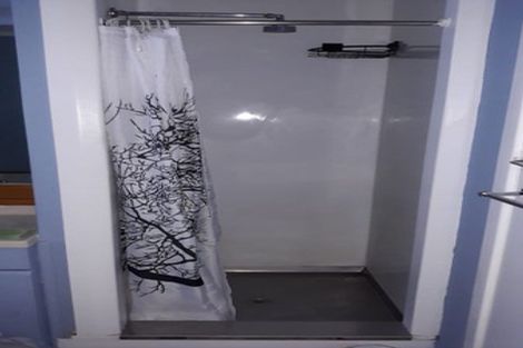 Photo of property in 5 Alder Place, Newlands, Wellington, 6037