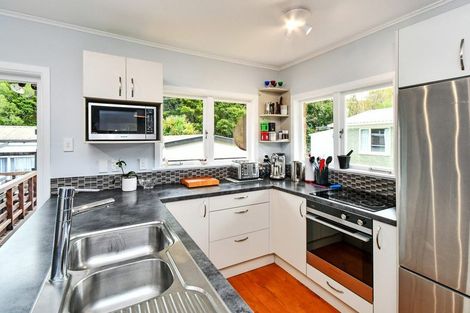 Photo of property in 18 Walpole Avenue, Hillpark, Auckland, 2102
