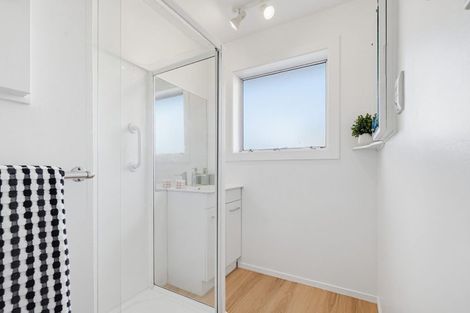 Photo of property in 2/6 Valerie Place, Redwood, Christchurch, 8051