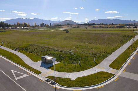 Photo of property in 2 Mason Street, Wanaka, 9305