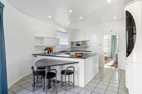 Photo of property in 12 Signallers Grove, Strathmore Park, Wellington, 6022