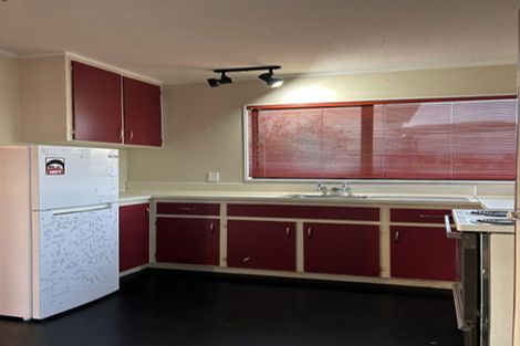 Photo of property in 6 Stroud Way, Newlands, Wellington, 6037