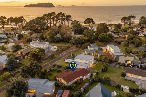 Photo of property in 4 Courtney Place, Pauanui, Hikuai, 3579