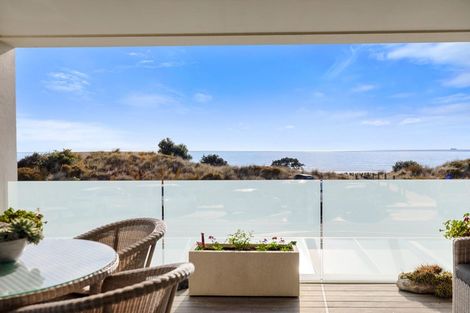 Photo of property in 154 Marine Parade, Mount Maunganui, 3116