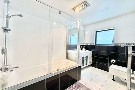Photo of property in 51 James Laurie Street, Henderson, Auckland, 0612