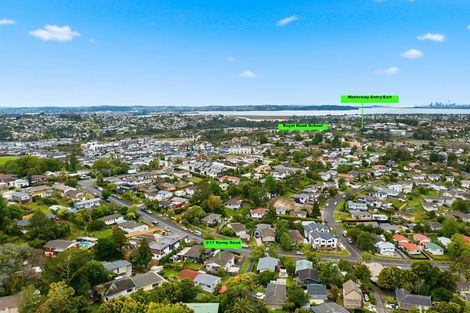 Photo of property in 2/17 Kemp Road, Massey, Auckland, 0614