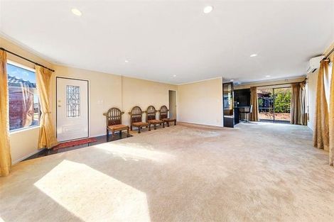 Photo of property in 1 Waylen Place, Burswood, Auckland, 2013