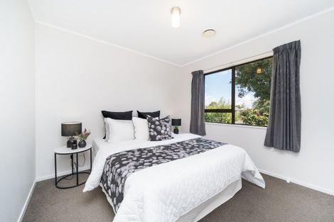 Photo of property in 60 Hillcrest Drive, Kelvin Grove, Palmerston North, 4414