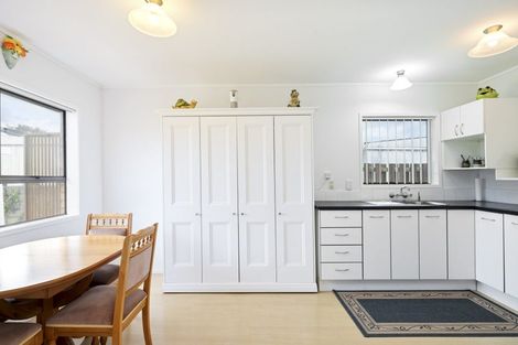 Photo of property in 2/9 Annette Avenue, Te Atatu South, Auckland, 0610